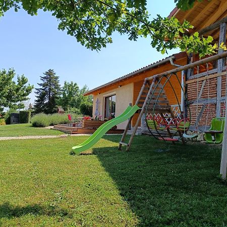 Studio Avec Terrasse Au Calme Jayat Bagian luar foto