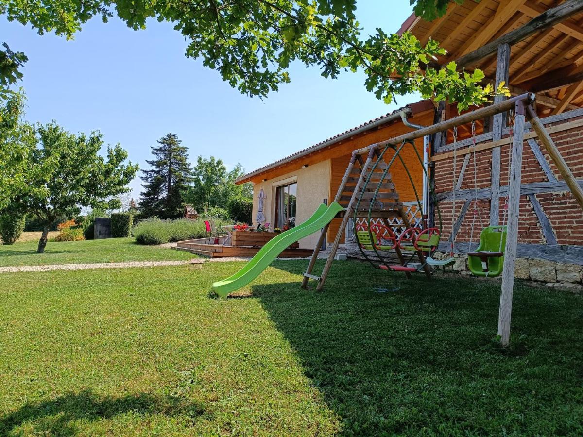 Studio Avec Terrasse Au Calme Jayat Bagian luar foto