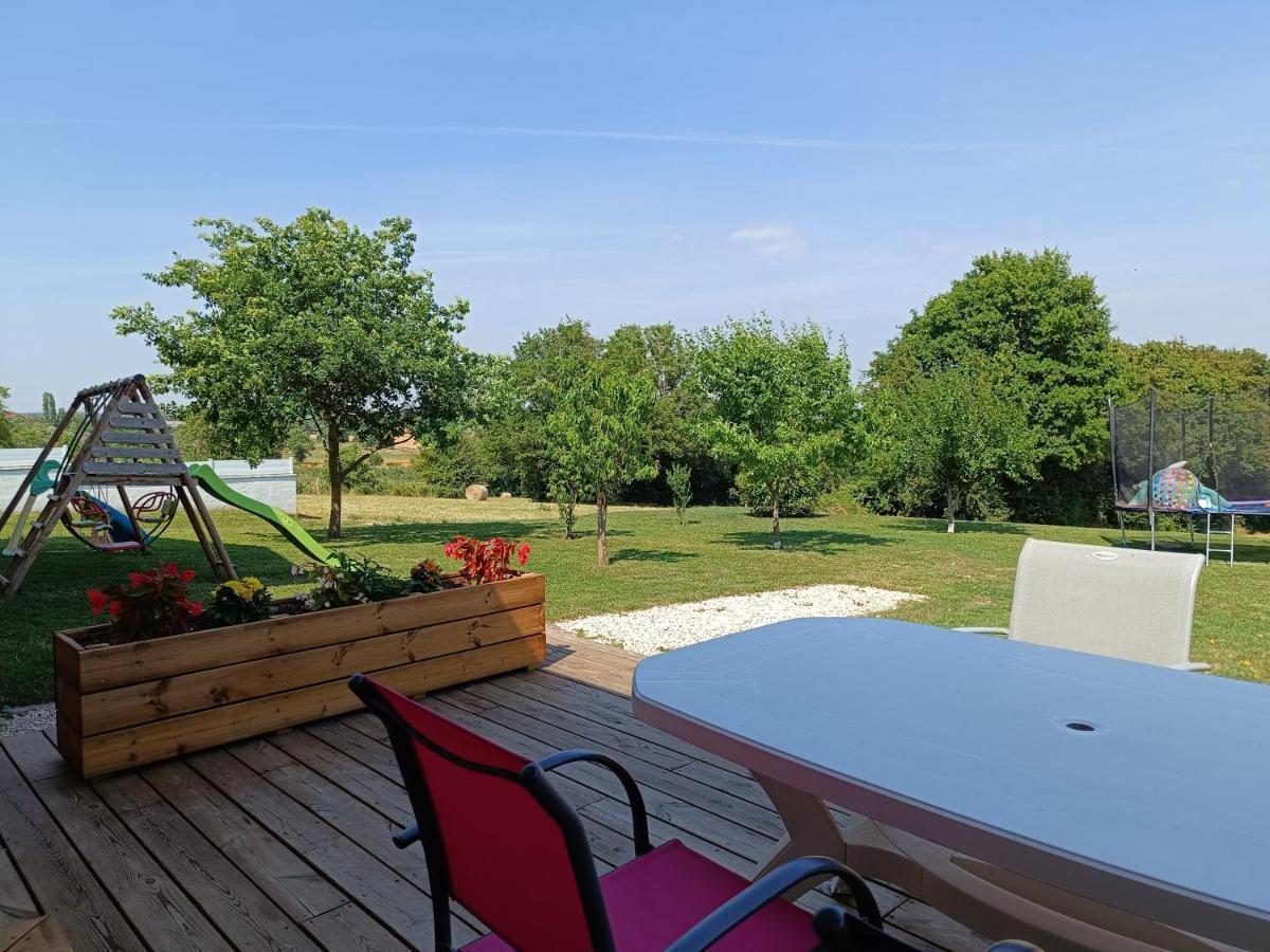 Studio Avec Terrasse Au Calme Jayat Bagian luar foto
